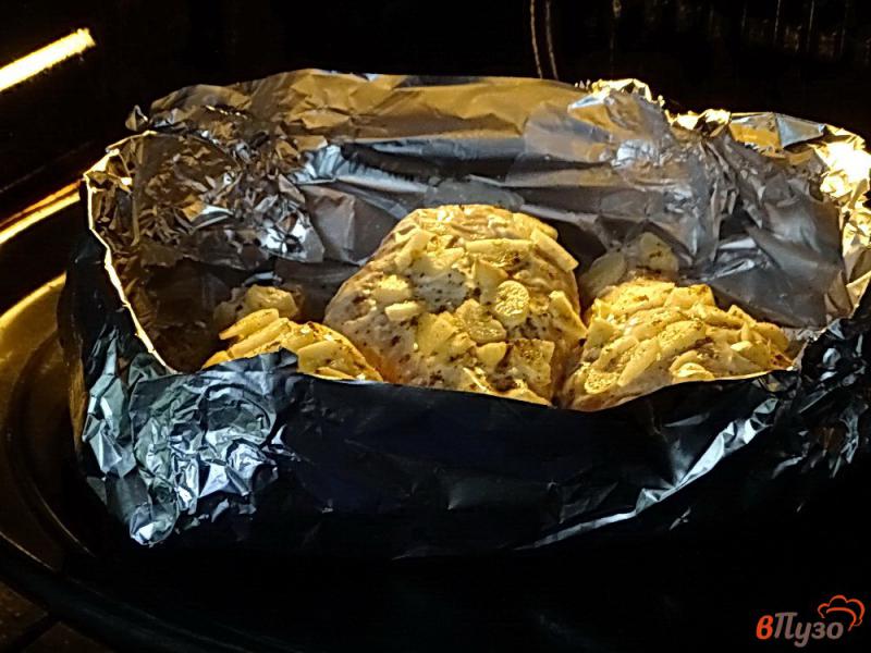 Фото приготовление рецепта: Куриные голени с майонезом и чесноком в духовке шаг №6