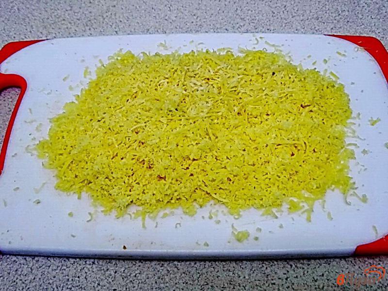 Фото приготовление рецепта: Спагетти с помидорами и сыром шаг №3