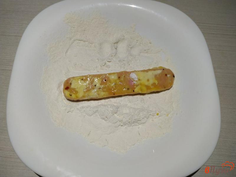 Фото приготовление рецепта: Сосиски в кляре на сковороде шаг №7