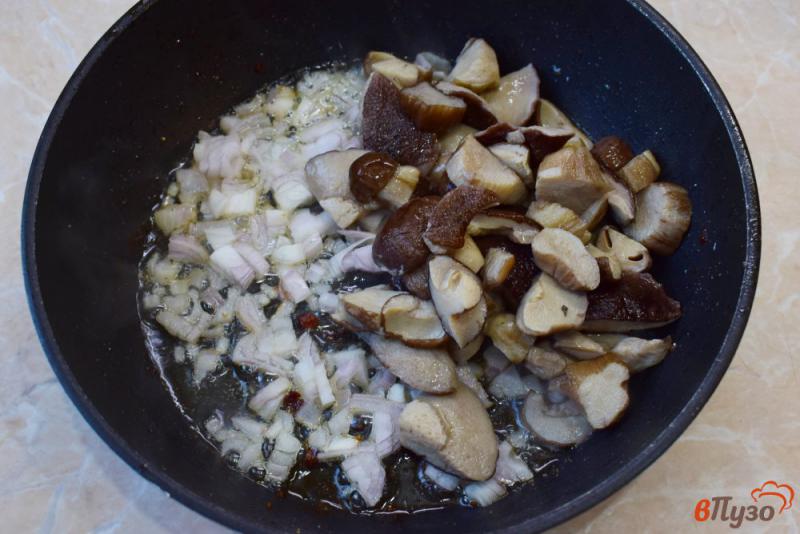 Фото приготовление рецепта: Булгур с грибами в сливках шаг №1