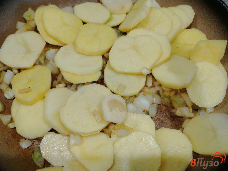 Фото приготовление рецепта: Картофельная тортилья шаг №4