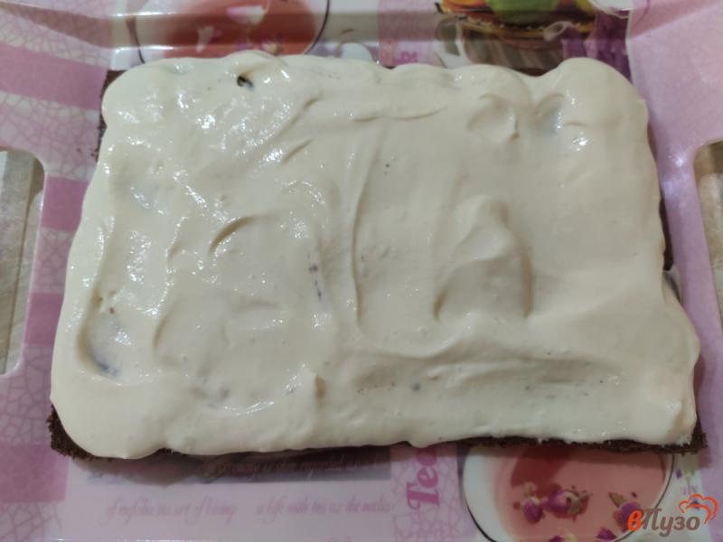 Фото приготовление рецепта: Торт с шоколадными коржами и творожно сметанным кремом шаг №10