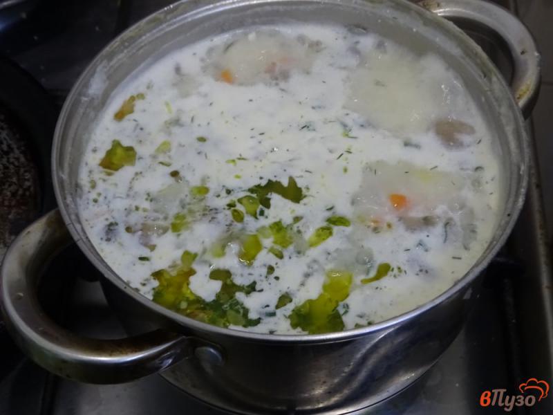 Фото приготовление рецепта: Суп с вешенками и плавленым сыром шаг №7