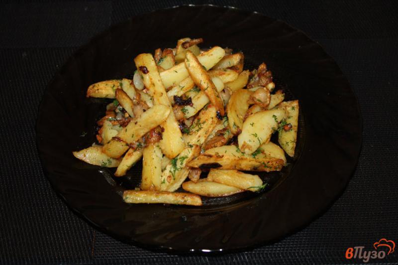 Фото приготовление рецепта: Жареный картофель на сале с копченой паприкой шаг №6