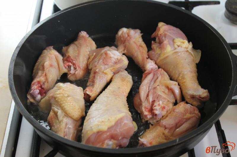 Фото приготовление рецепта: Курица жареная с гранатовым соусом шаг №2