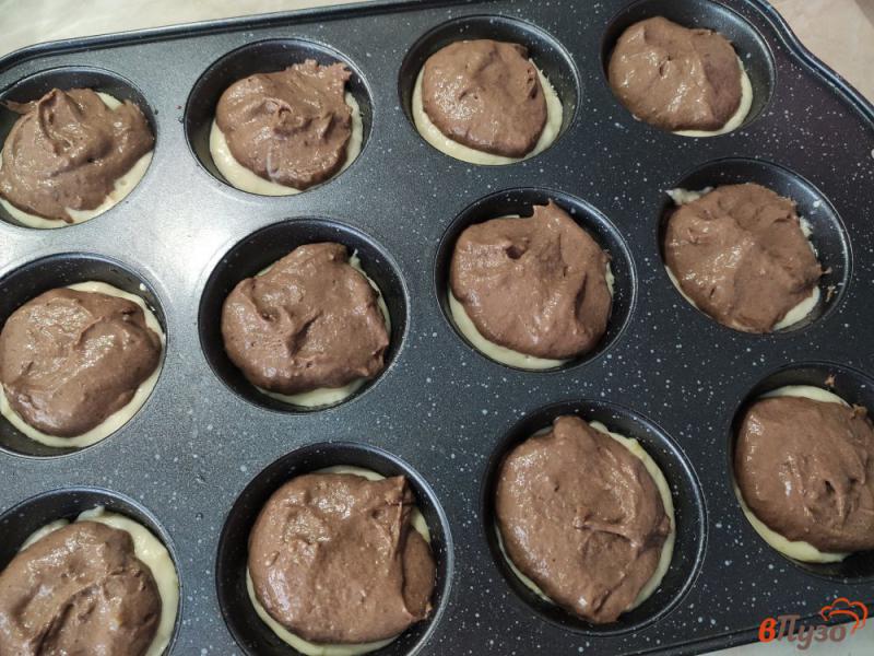 Фото приготовление рецепта: Творожные кексы с какао шаг №8
