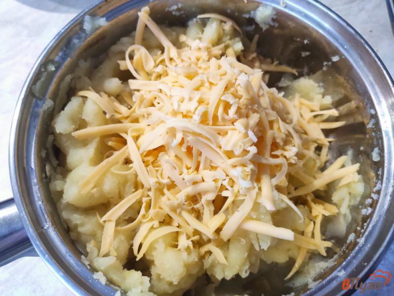 Фото приготовление рецепта: Картофель с сыром в кляре шаг №2