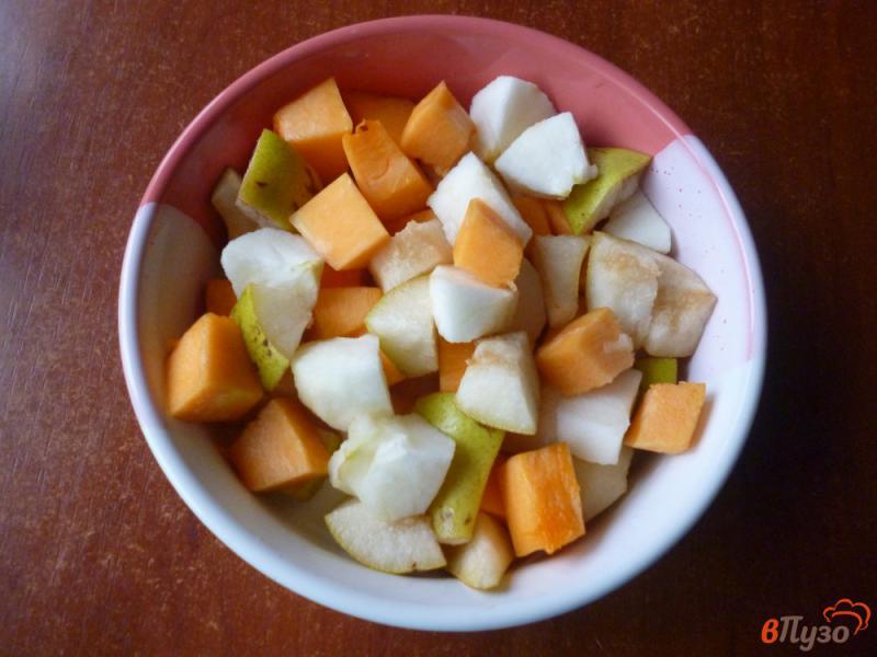 Фото приготовление рецепта: Тыква с фруктами в духовке шаг №3