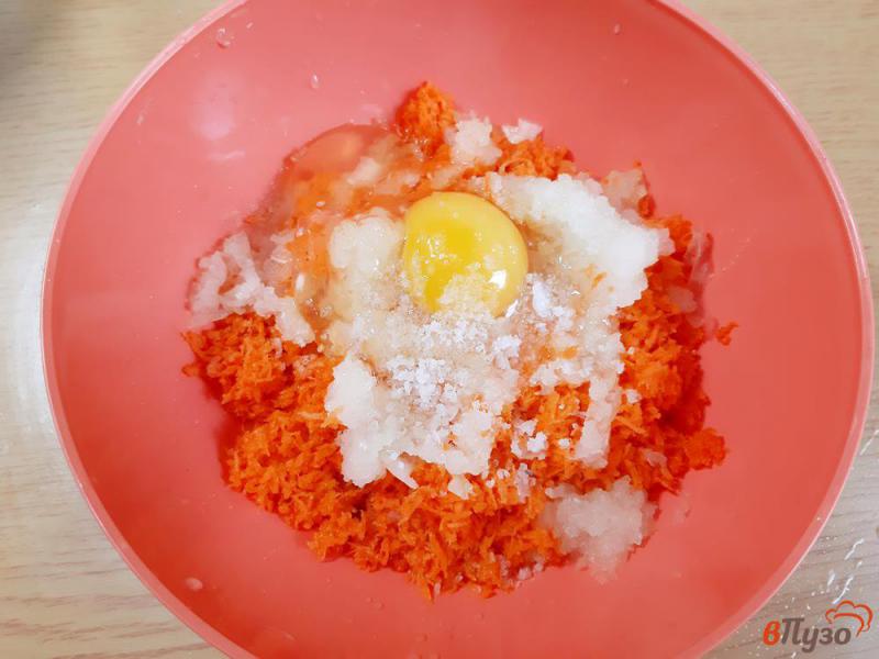Фото приготовление рецепта: Драники картофельные с морковью шаг №4
