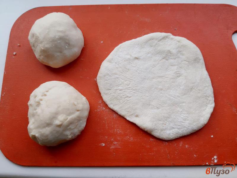 Фото приготовление рецепта: Пирожки с рисом и рукколой шаг №6
