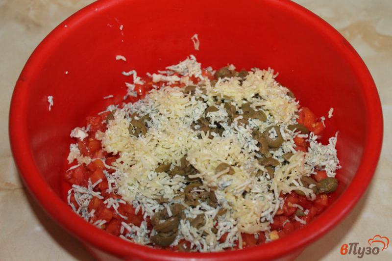 Фото приготовление рецепта: Бутерброды с сыром и оливками шаг №3