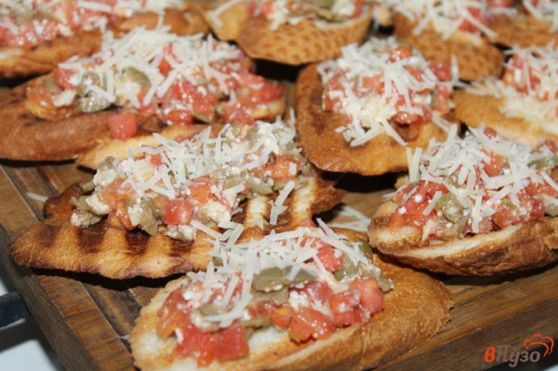 Фото приготовление рецепта: Бутерброды с сыром и оливками шаг №5