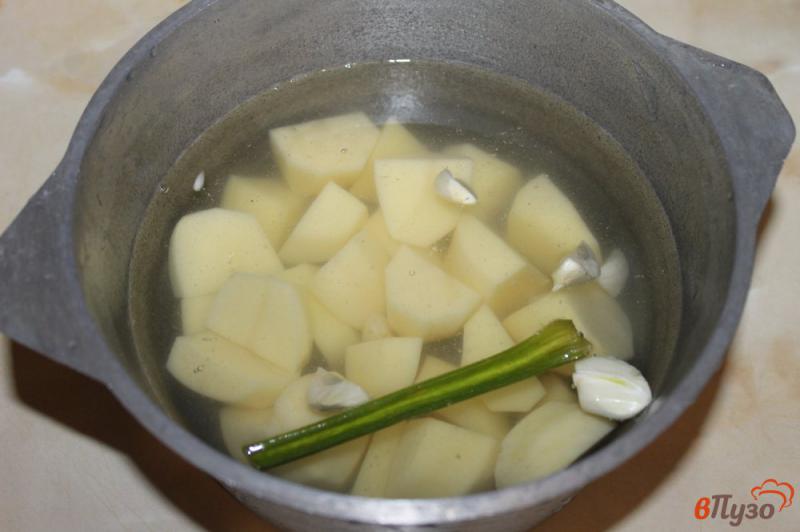 Фото приготовление рецепта: Картофельное пюре с сельдереем шаг №3