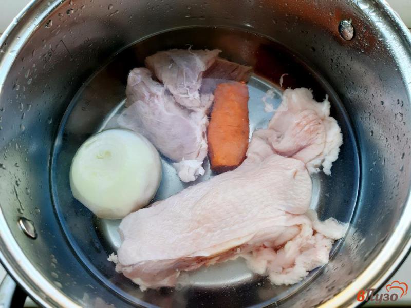 Фото приготовление рецепта: Солянка сборная с мясом и колбасками шаг №1