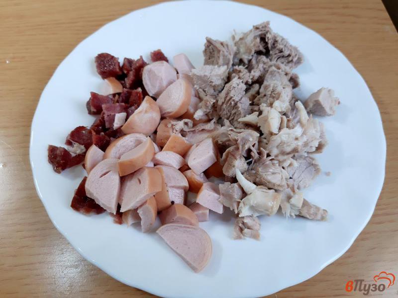 Фото приготовление рецепта: Солянка сборная с мясом и колбасками шаг №8