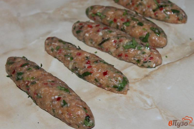 Фото приготовление рецепта: Люля - кебаб из курицы с кинзой и перцем шаг №5