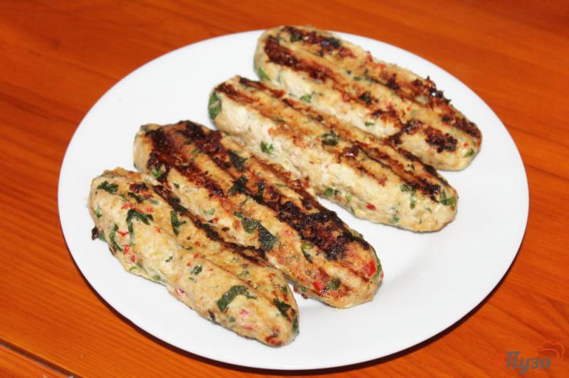 Фото приготовление рецепта: Люля - кебаб из курицы с кинзой и перцем шаг №7