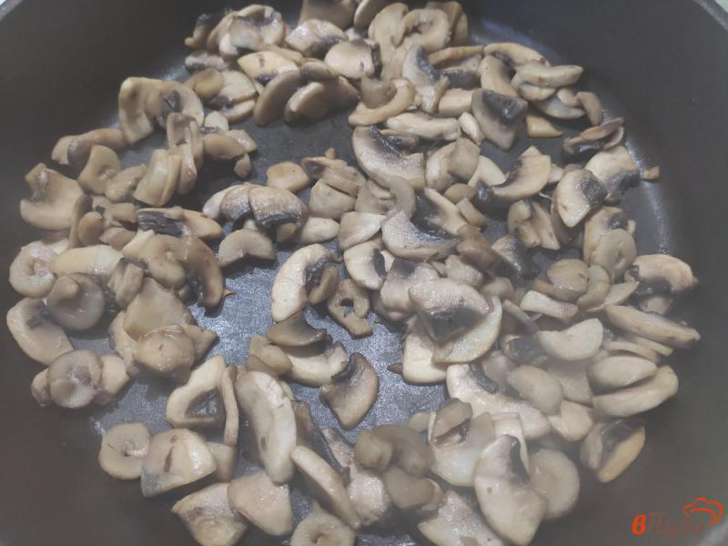 Фото приготовление рецепта: Жульен с грибами и курицей шаг №1