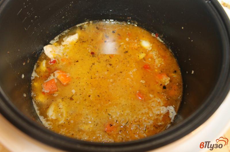 Фото приготовление рецепта: Рис с курицей в мультиварке шаг №3
