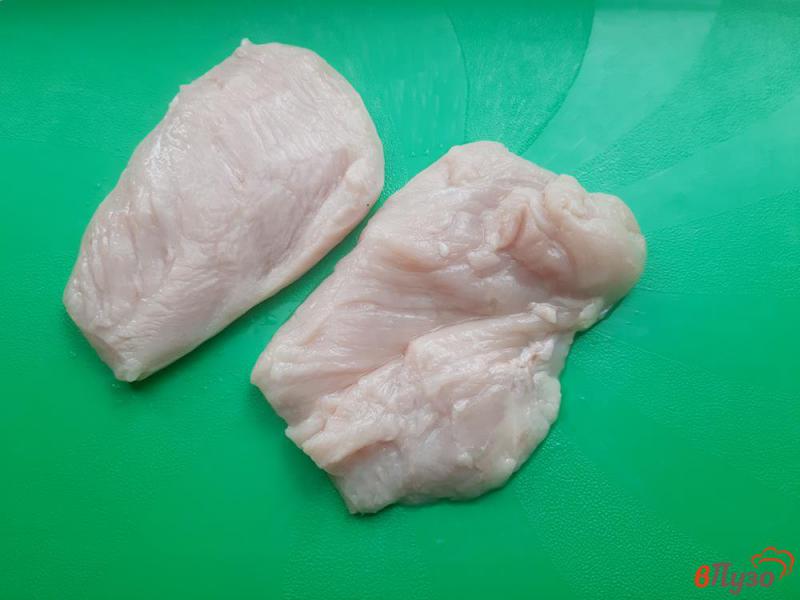 Фото приготовление рецепта: Отбиные из куриного филе в кляре с кунжутом шаг №1