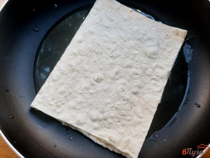Фото приготовление рецепта: Чебуреки из лаваша во фритюре шаг №6