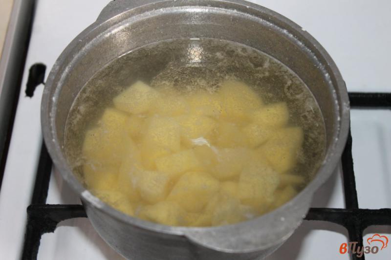 Фото приготовление рецепта: Картофельный суп с яйцом и вермишелью шаг №1