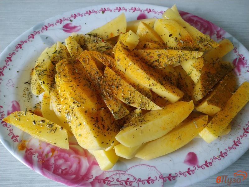 Фото приготовление рецепта: Картофель фри в духовке шаг №2