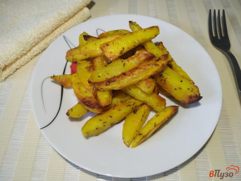 Фото приготовление рецепта: Картофель фри в духовке шаг №5