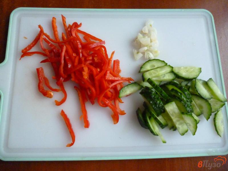Фото приготовление рецепта: Салат из двух видов капусты шаг №4