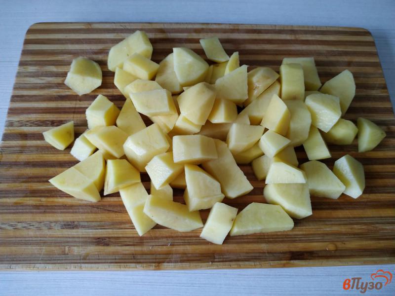Фото приготовление рецепта: Картофель со свининой и брокколи запеченный в горшочке шаг №3