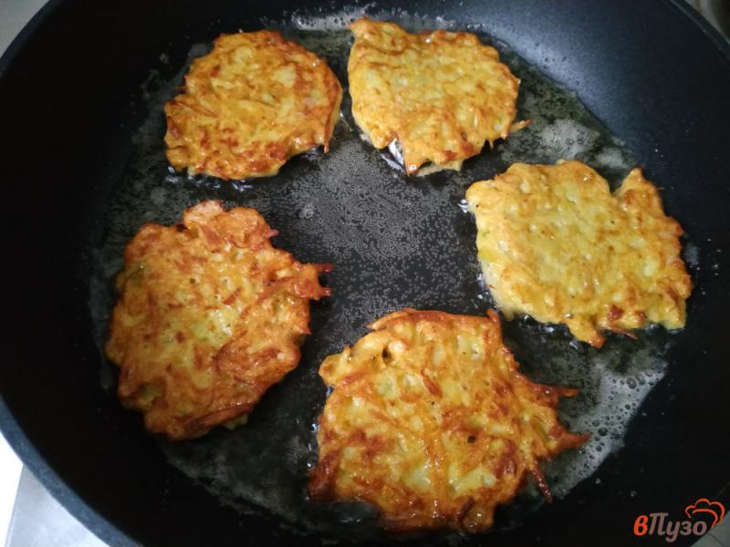 Фото приготовление рецепта: Картофельные драники с болгарским перцем шаг №6