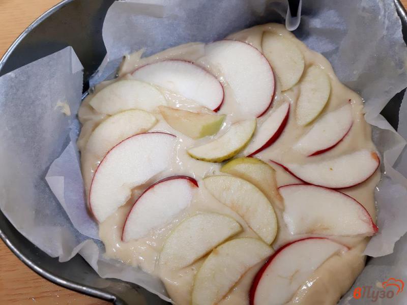 Фото приготовление рецепта: Пирог яблочный сметанный шаг №8