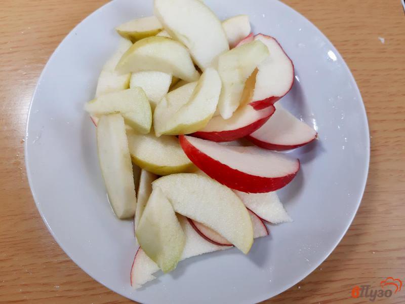 Фото приготовление рецепта: Пирог яблочный сметанный шаг №6
