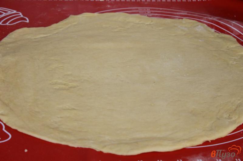 Фото приготовление рецепта: Домашняя пицца с колбасой и сыром шаг №1