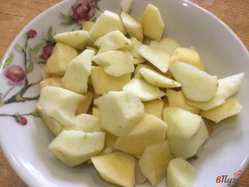 Фото приготовление рецепта: Пирог с яблокам и грушами шаг №4