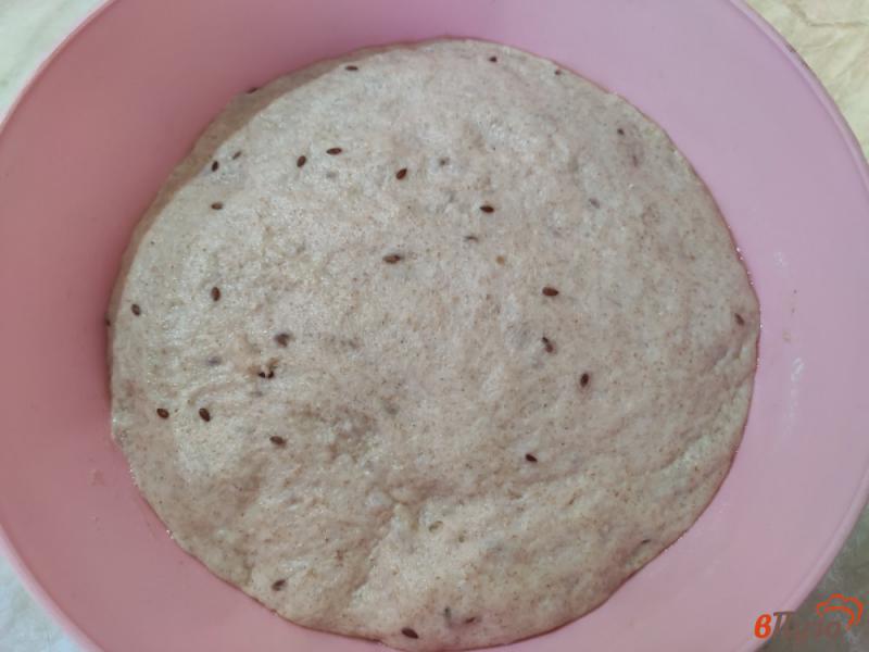 Фото приготовление рецепта: Хлеб с цельнозерновой мукой и семенами льна шаг №6