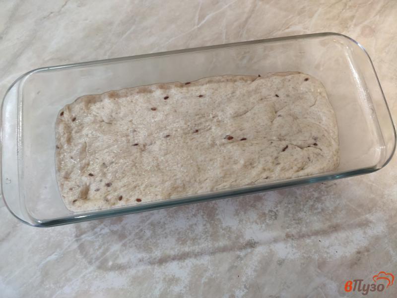 Фото приготовление рецепта: Хлеб с цельнозерновой мукой и семенами льна шаг №7