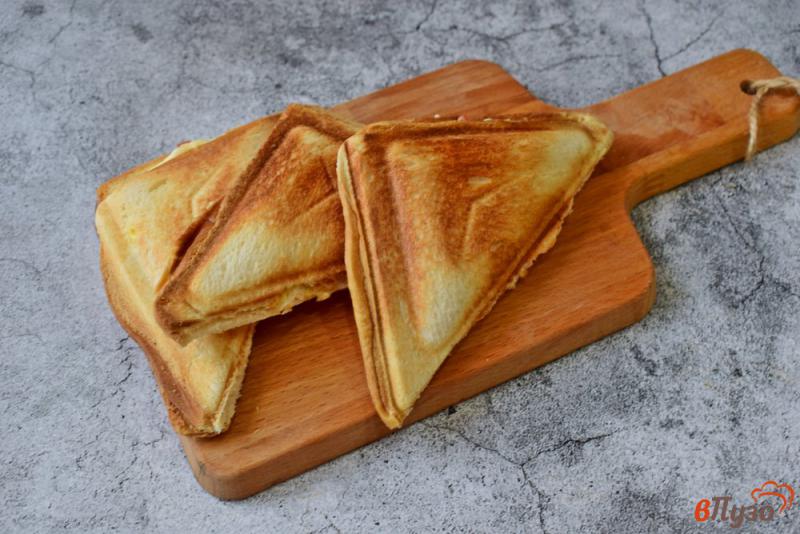 Фото приготовление рецепта: Сэндвичи с ветчиной огурцом и сыром шаг №5