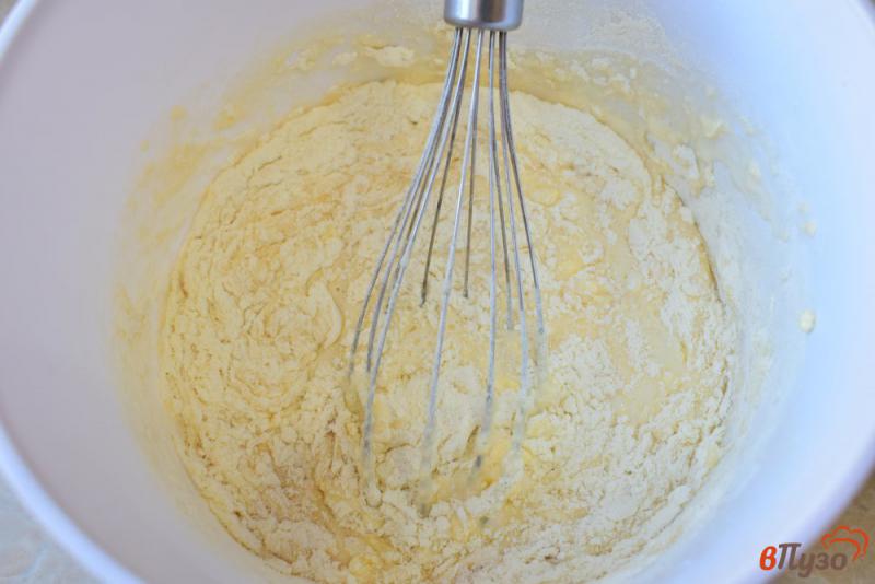 Фото приготовление рецепта: Венские вафли на молоке шаг №3