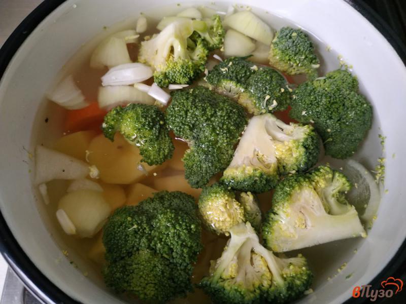 Фото приготовление рецепта: Овощной суп пюре с брокколи шаг №5