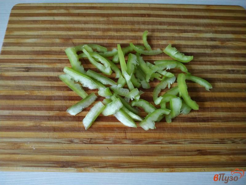 Фото приготовление рецепта: Салат с пекинской капустой болгарским перцем и морковью по-корейски шаг №2