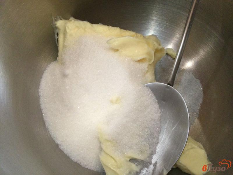 Фото приготовление рецепта: Перевернутый пирог с карамелизированными сливами шаг №1