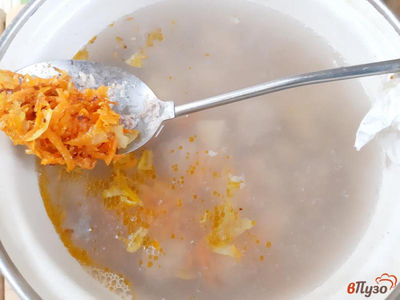 Фото приготовление рецепта: Суп с фрикадельками и гречкой шаг №7