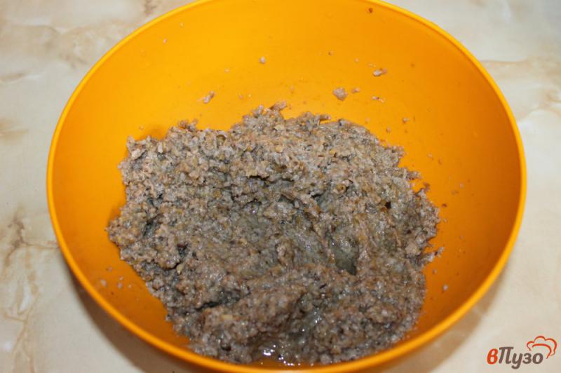 Фото приготовление рецепта: Пельмени с мясом и грибами шаг №2