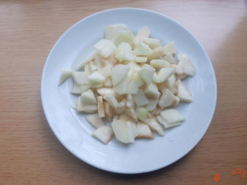 Фото приготовление рецепта: Оладьи с яблоками на кефире шаг №1