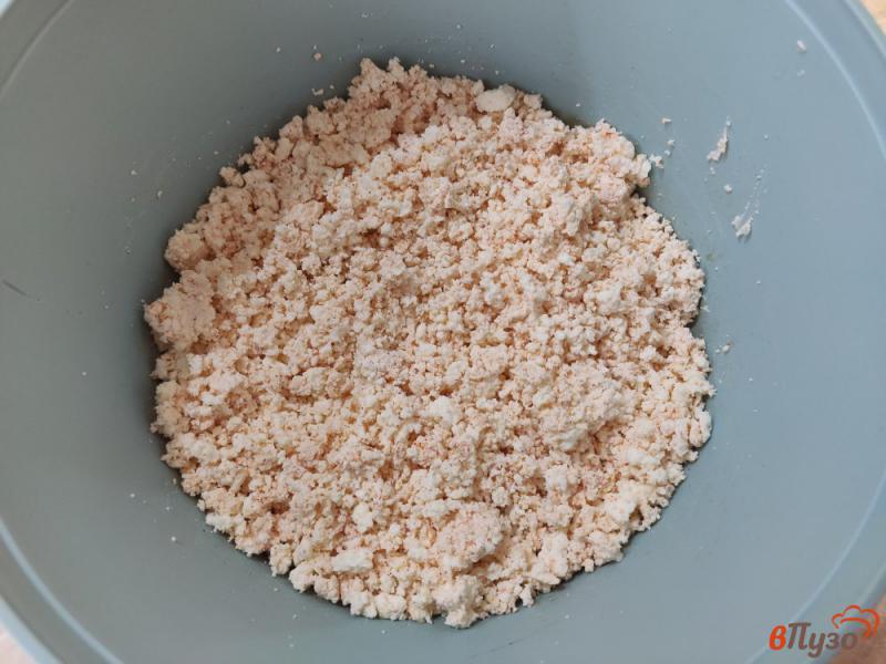 Фото приготовление рецепта: Соленое творожное печенье с кунжутом шаг №2