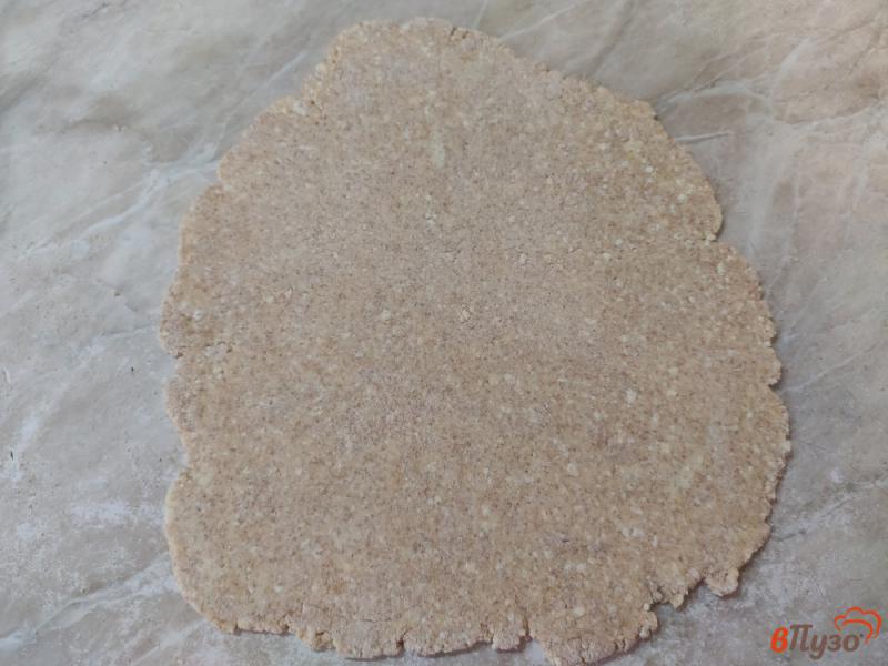 Фото приготовление рецепта: Соленое творожное печенье с кунжутом шаг №6