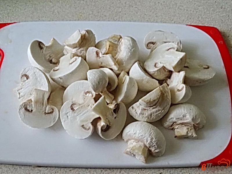 Фото приготовление рецепта: Крем суп с грибами тыквой и сливками шаг №4