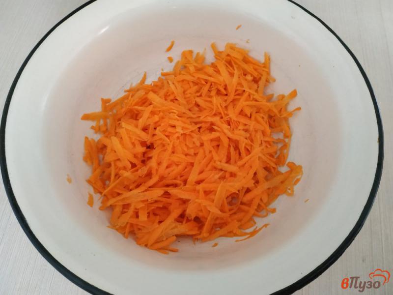Фото приготовление рецепта: Морковные котлеты с грецкими орехами и изюмом шаг №1