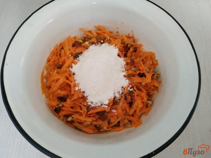 Фото приготовление рецепта: Морковные котлеты с грецкими орехами и изюмом шаг №5